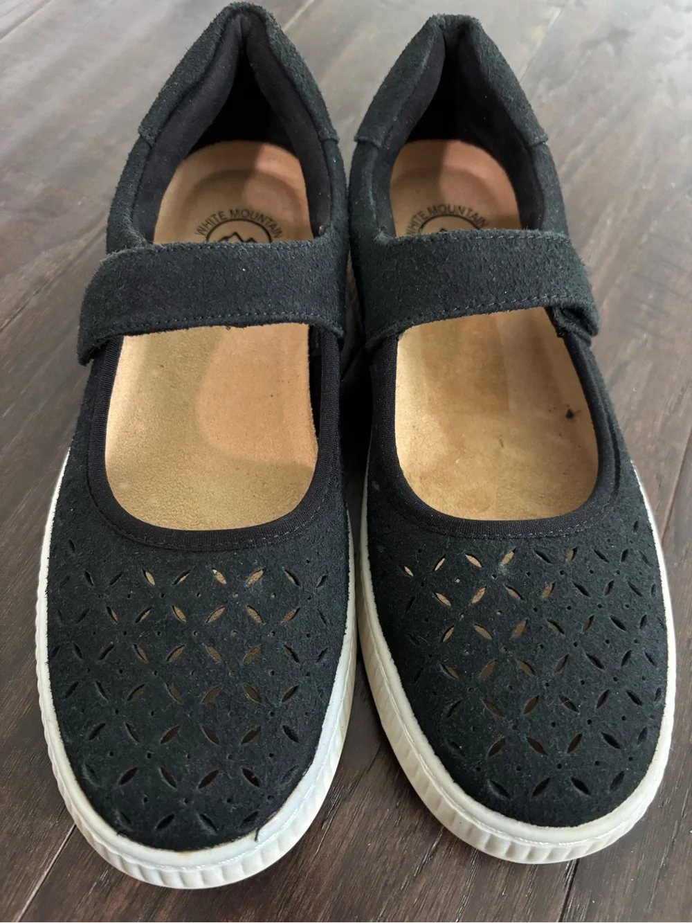 White Mountain comfortable stylish